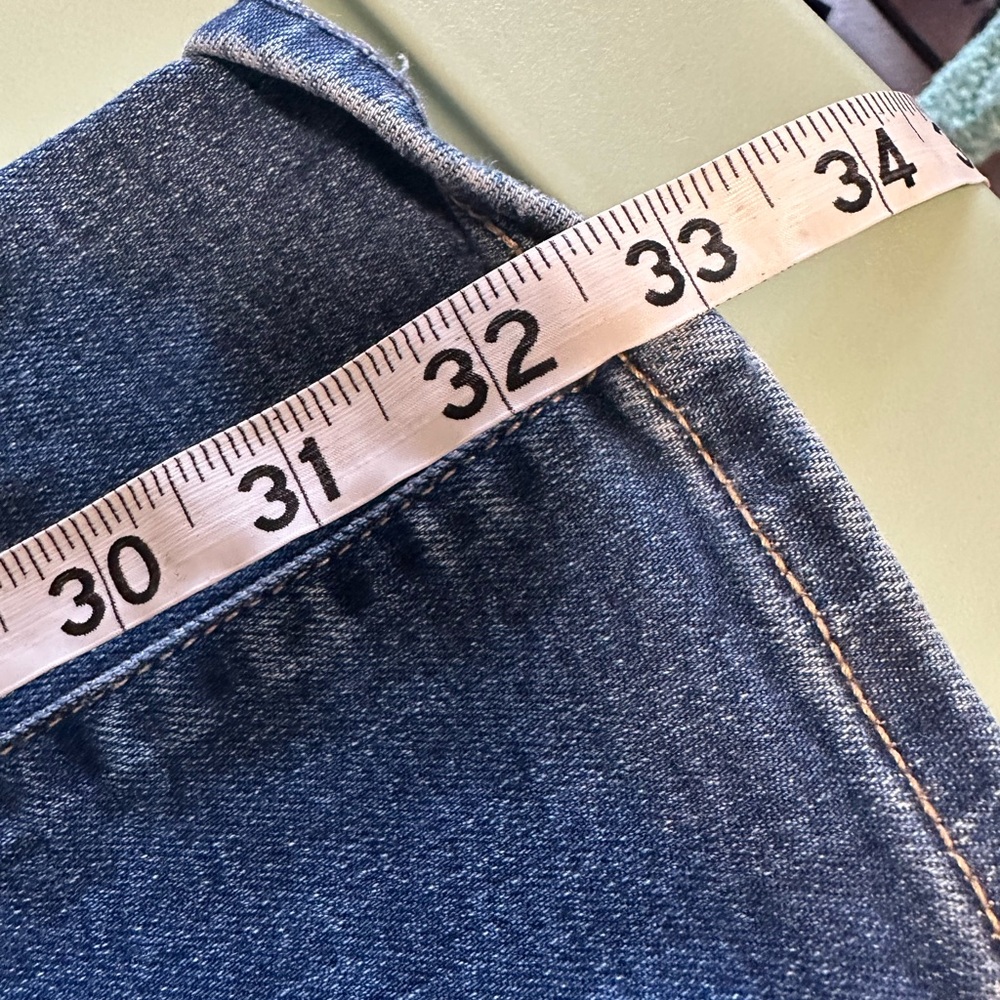 Abercrombie & Fitch Ultra High Rise Flare Jean size 29 medium wash - Picture 6 of 8